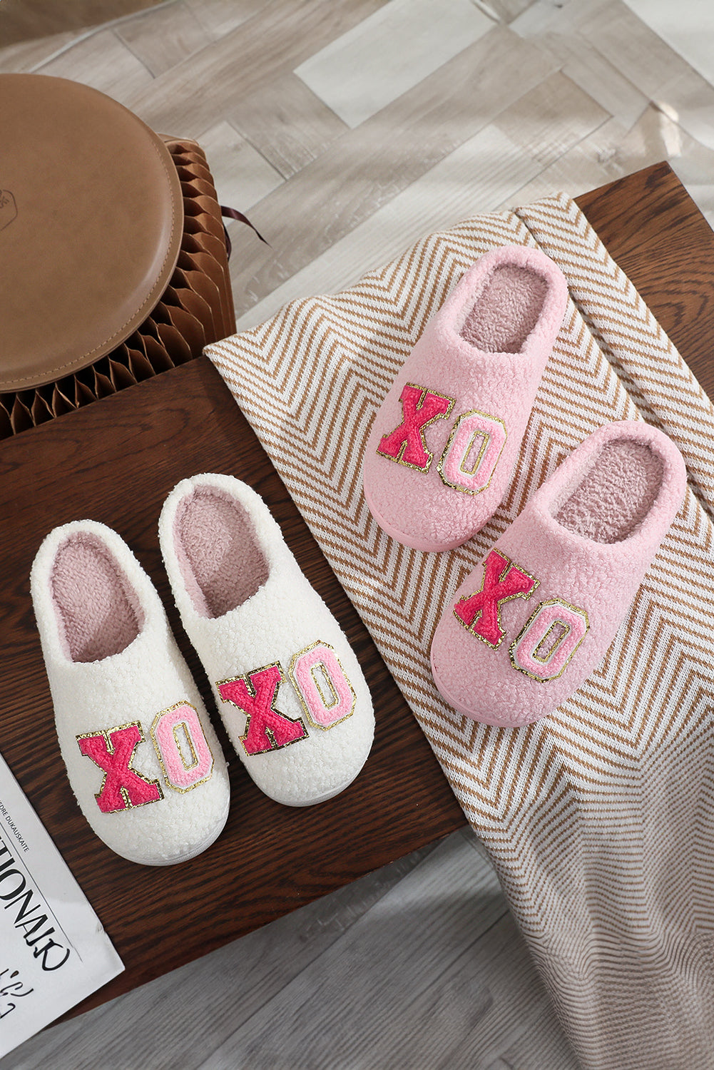 Pink XOXO Letter Graphic Plush Slippers