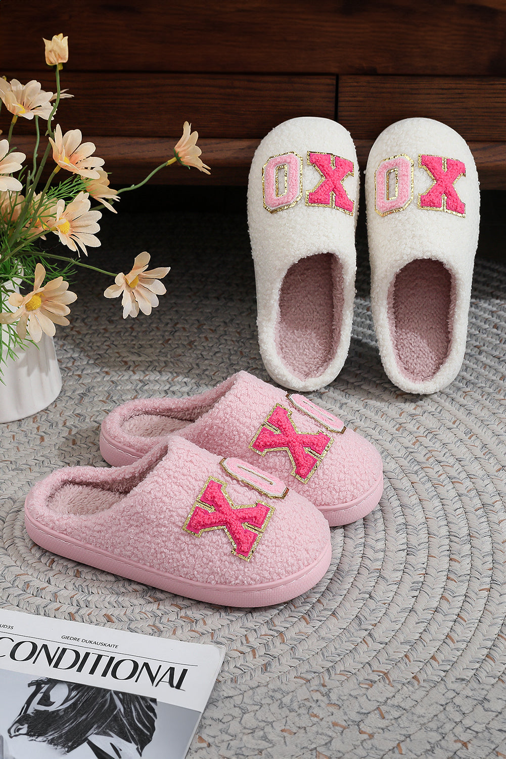 Pink XOXO Letter Graphic Plush Slippers
