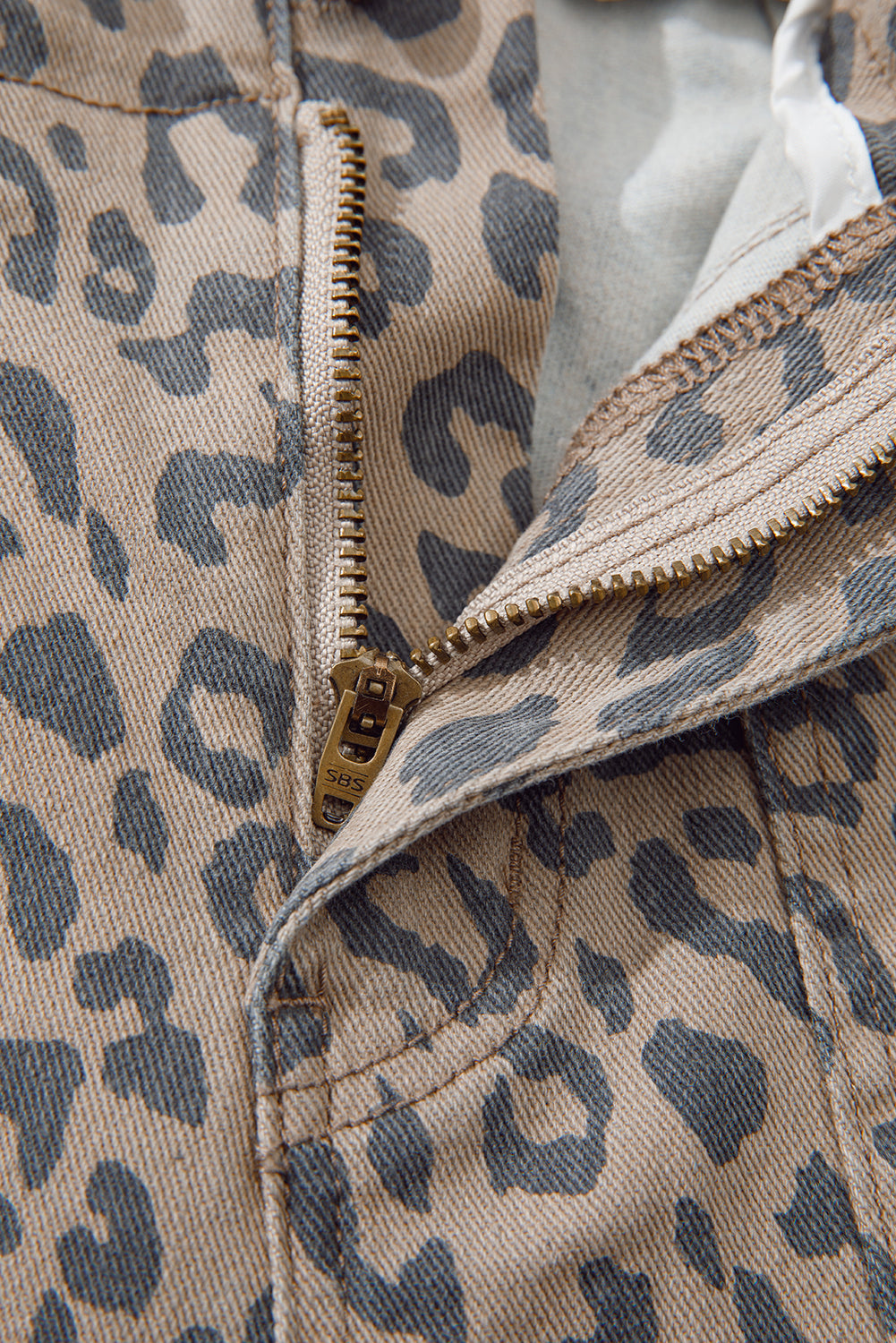 Leopard Print Wide-Leg Jeans with Drawstring Waist & Side Pockets